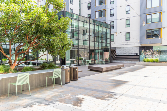 courtyard - Manzanita Square Apartments
