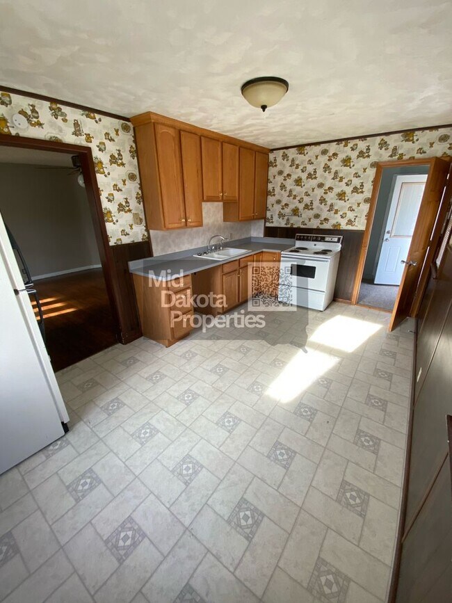 Photo - 1000 W 3rd- 5 bedroom, 2 bathroom, Attache...