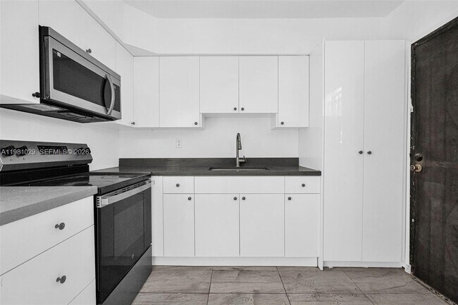 Photo - 14600 NE 14th Ave Unit 1