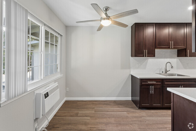 1BR, 1BA - 683SF - Dining Area