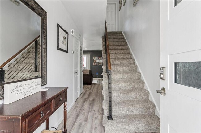 Photo - 334 N 1st St