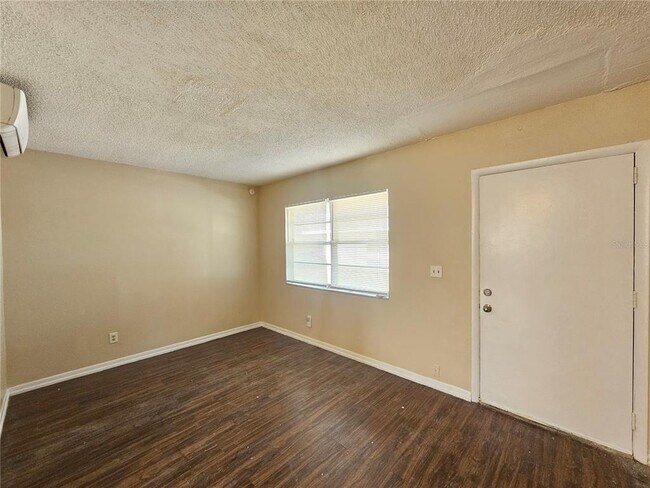 Photo - 201 Northwest Jefferson Cir N Unidad 2