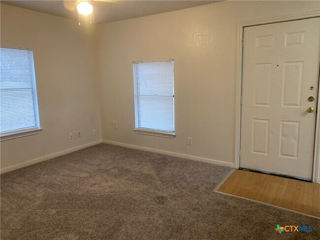 Photo - 116 W Stacie Rd