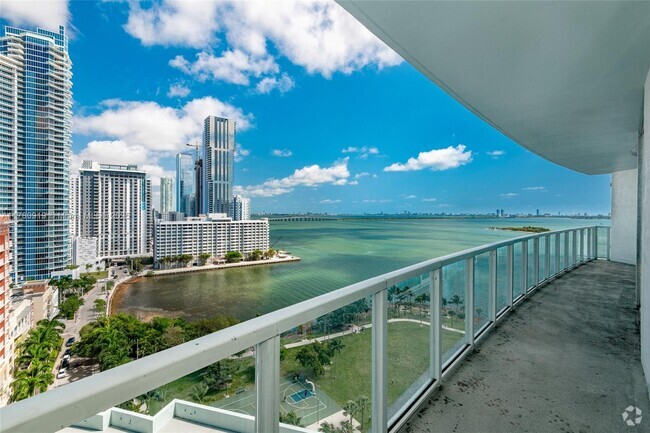 Building Photo - 1900 N Bayshore Dr Rental
