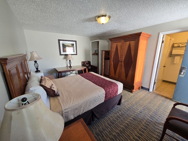 Building Photo - 346 W Kansas St Rental