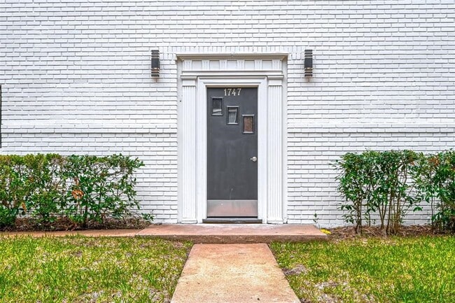Photo - 1747 Wroxton Ct