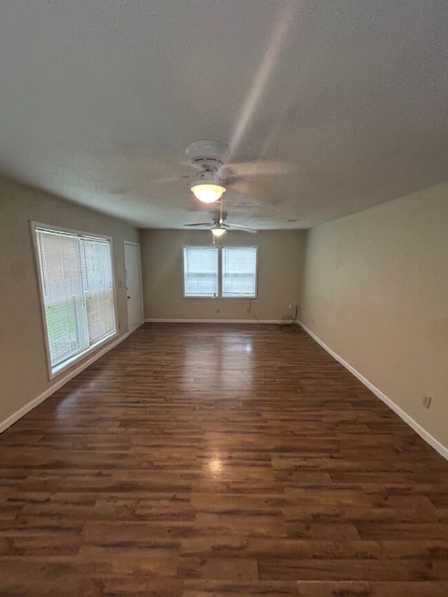 Photo - Moss Point 3 Bedroom