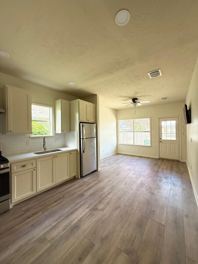 Photo - 201 Drennan St Unit True