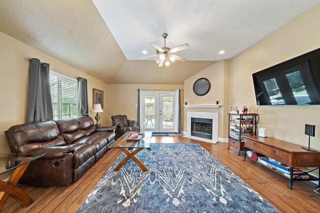 18223 Lundar Ln
