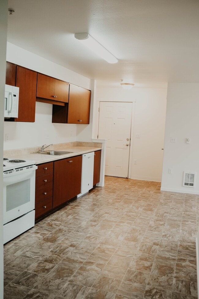 Photo - The Yacht Club Apartments