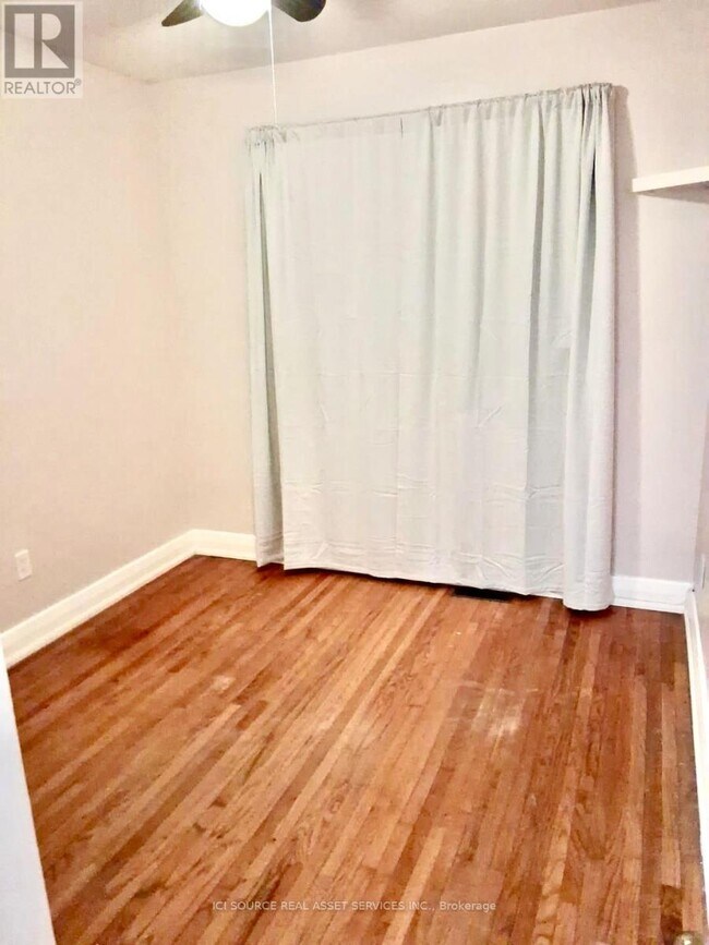 Photo - 146 Langarth St W