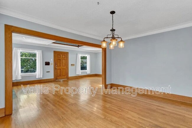 Photo - 960 5th St NE