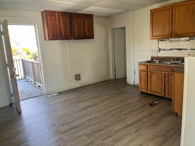 Photo - 816 W Liberty St