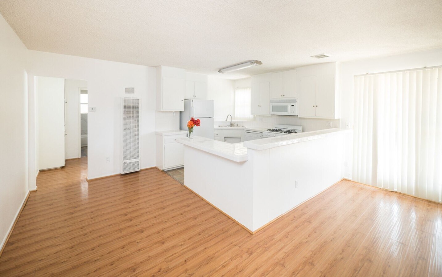 Photo - 6566 Fountain Ave