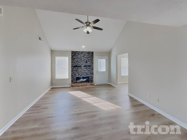 Photo - 673 Mable Dr