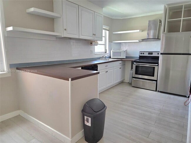 Photo - 1700 NE 191st St Unidad 100