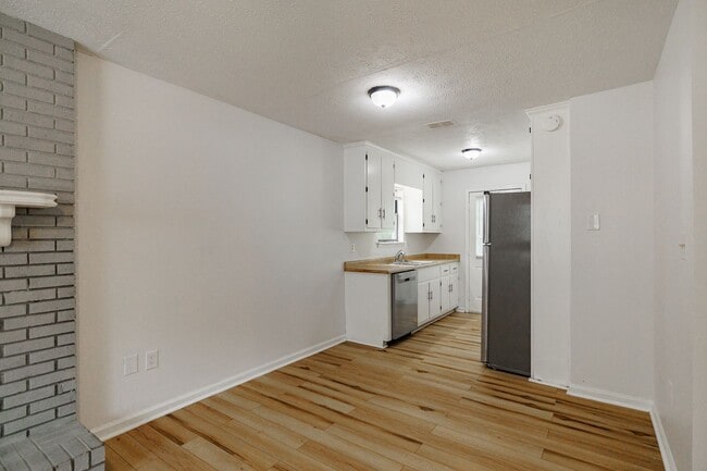 Photo - 1182 Whit Davis Rd