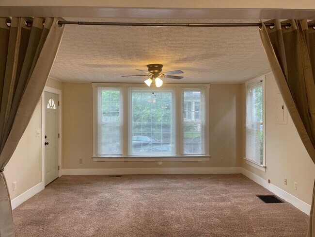 Photo - 310 E 14th St Unidad #1-A