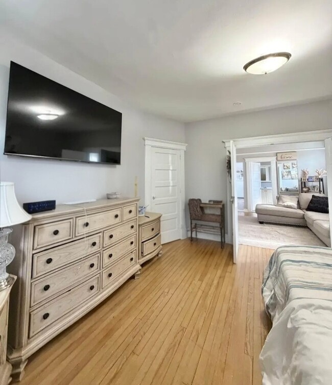 Building Photo - 152 Little St Unit 1