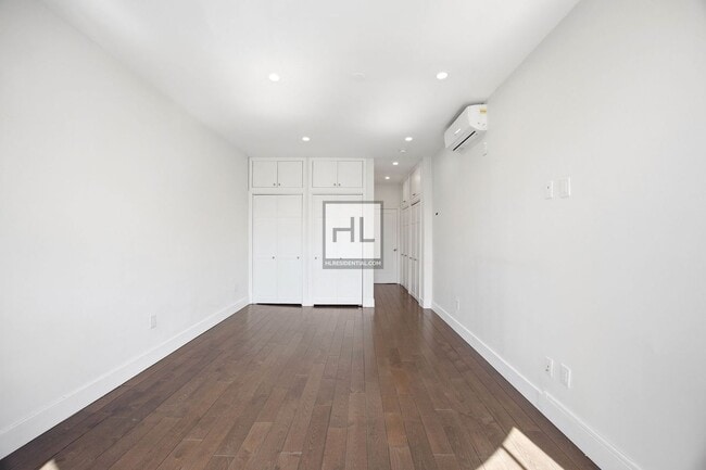 Photo - 74-43 61 STREET Unidad 2