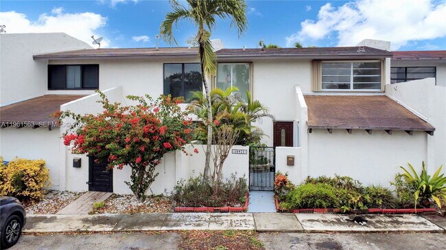 Building Photo - 10921 SW 70th Terrace