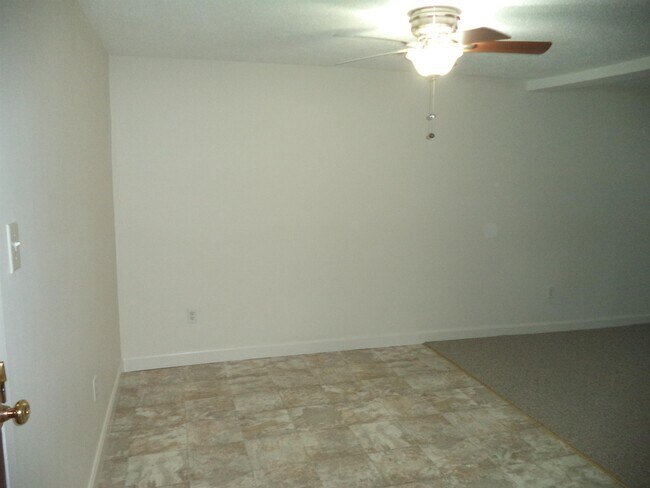 Photo - 3 Pembroke Dr Unit 5