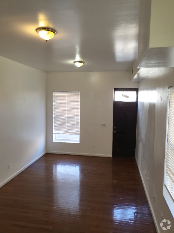 Building Photo - 1829 N Port St Rental