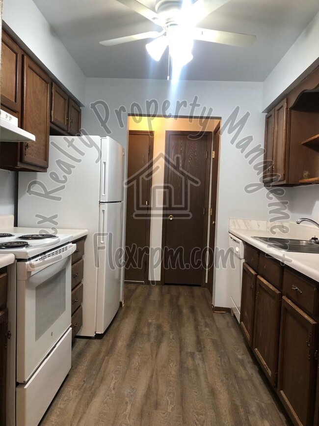 Building Photo - 3353 W Laskey Rd Unit 6 Rental