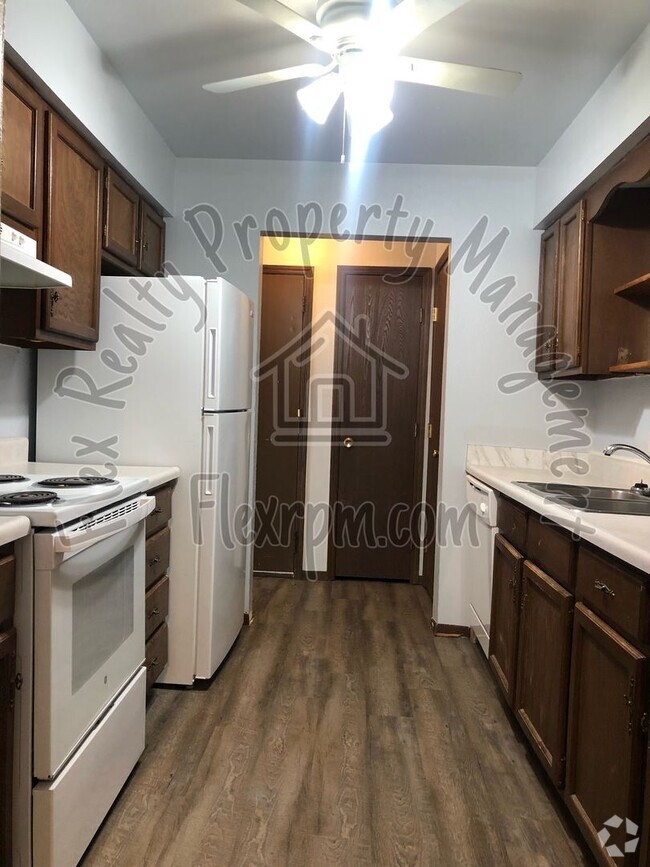 Building Photo - 3353 W Laskey Rd Unit 6 Rental