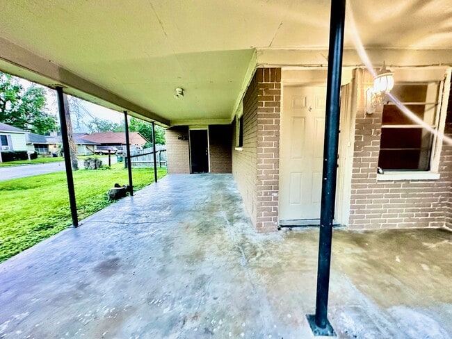 Photo - 320 S Avenue F