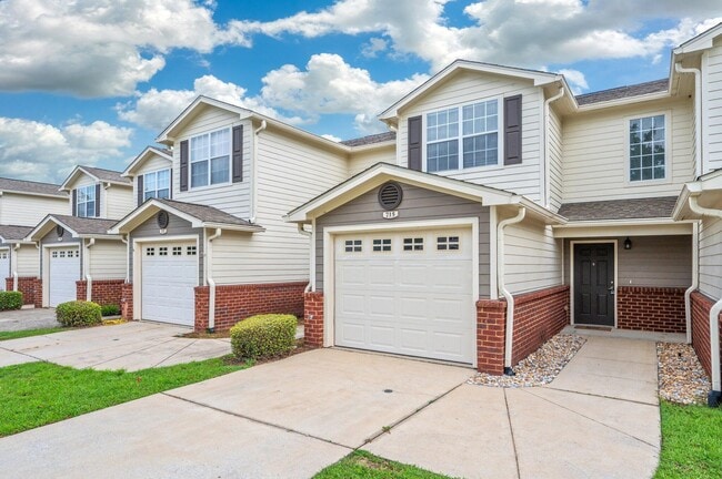 Photo - 715 Majestic Dr Townhome