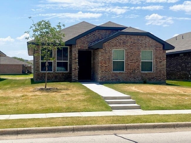 Building Photo - Affordable Brick Home located in the heart of Burleson!