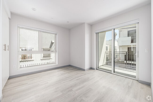 2BR, 2BA - 880SF - Primary Bedroom - 936 S Mariposa Ave