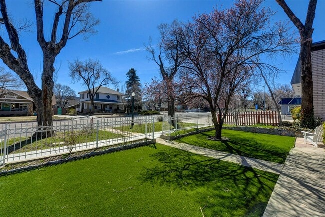 Photo - 108 N Mt Vernon Ave Unit 108 1/2 - Upstairs