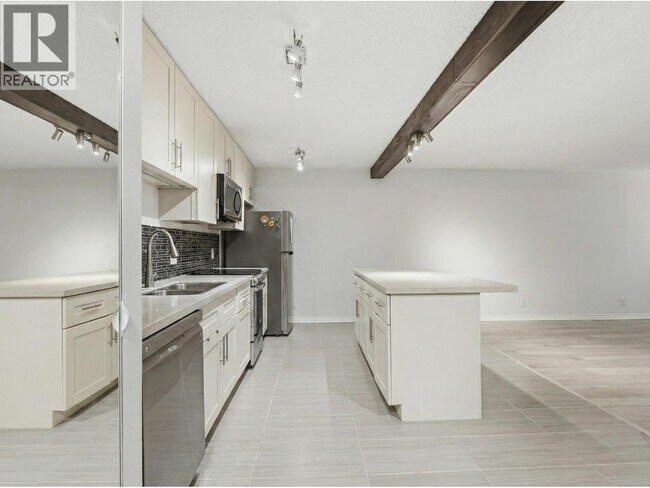 Photo - 2012 Fullerton Ave Unité 218