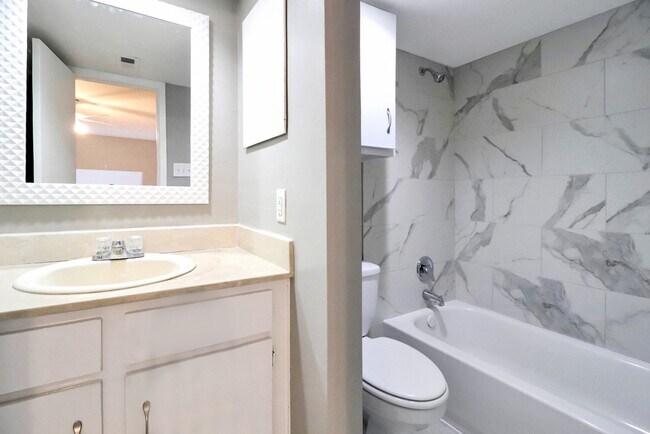 Photo - 5929 Queensloch Dr Unit 127