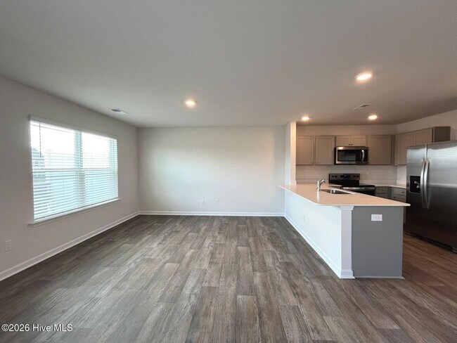 Photo - 201 Maddox Dr