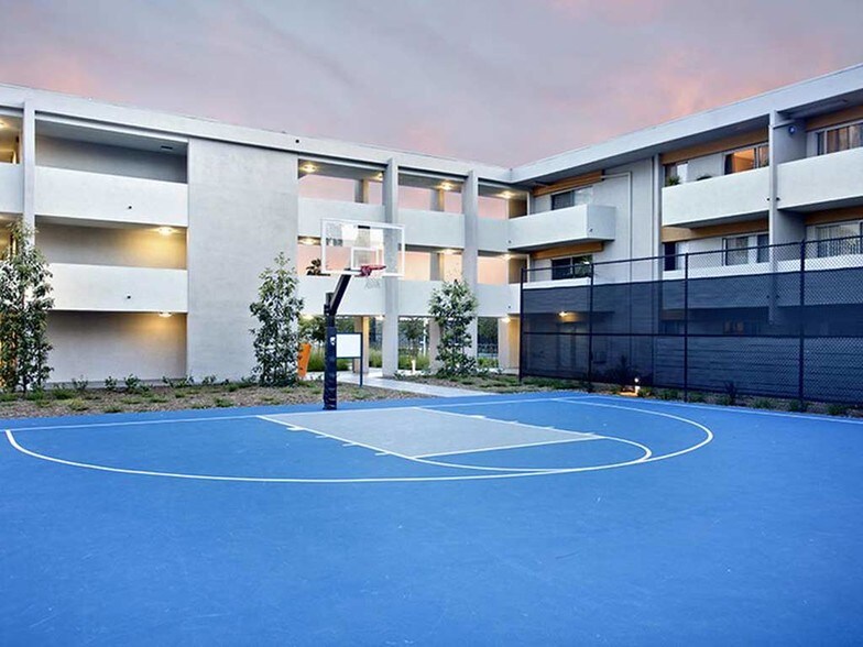 The Chadwick Apartments For Rent in Los Angeles, CA