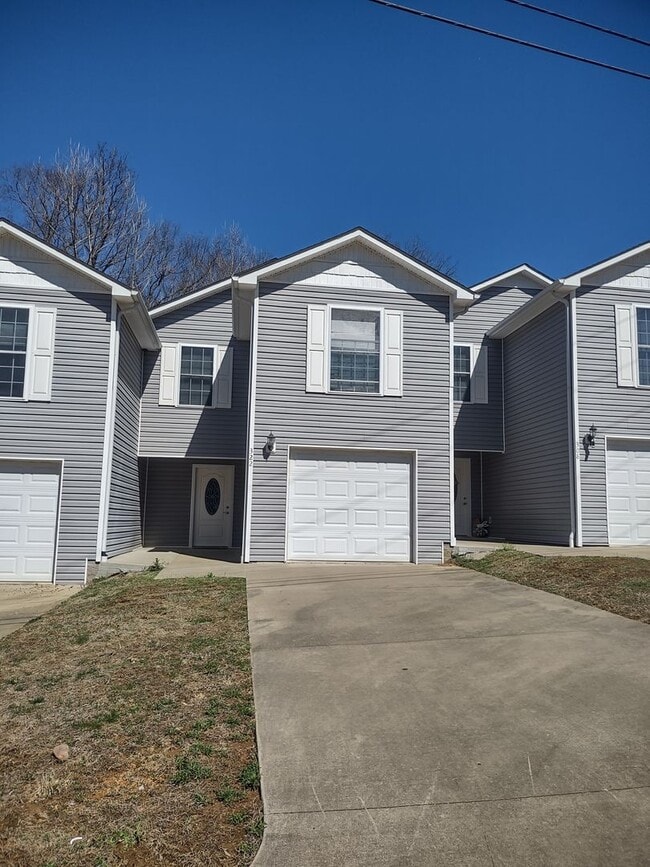 Photo - 2 Bedroom ~ 1.5 Bath ~ Benton, KY ~ 2 Story Townhome Unidad 322 Tara Court