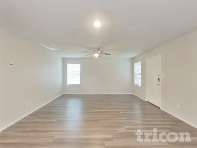 Photo - 102 Elizondo Way