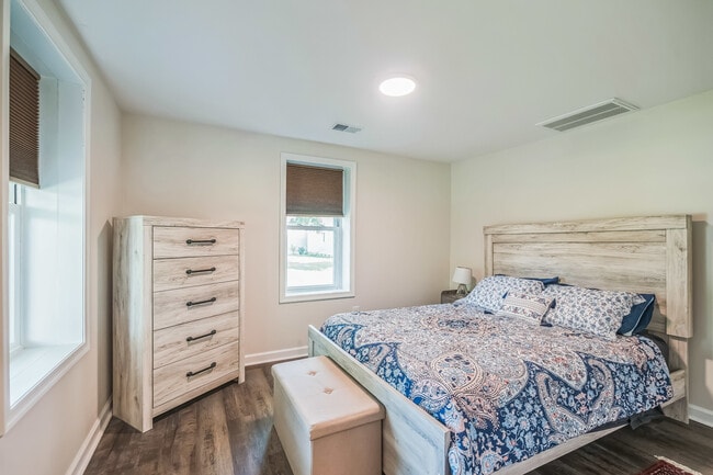 Photo - 407 Woodbury Ave