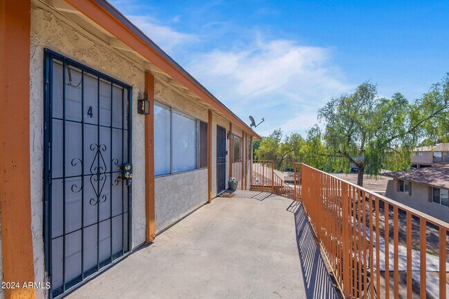 Photo - 3321 W Loma Ln