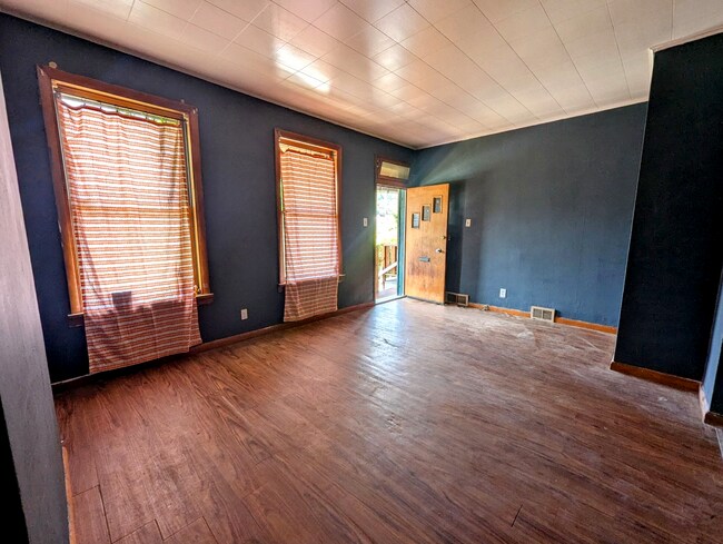 Photo - 512 Middle Ave Unit B