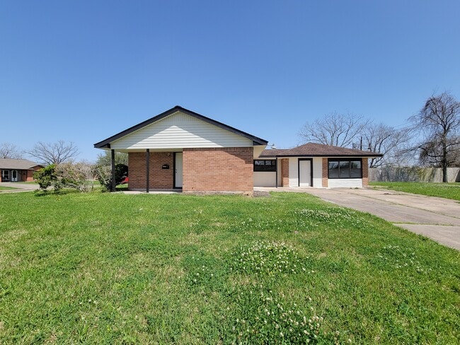 Photo - 133 S Yaupon St