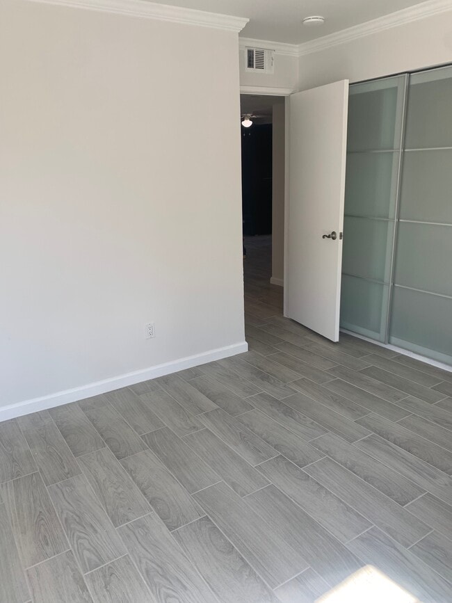 Photo - Lakeshore 6E