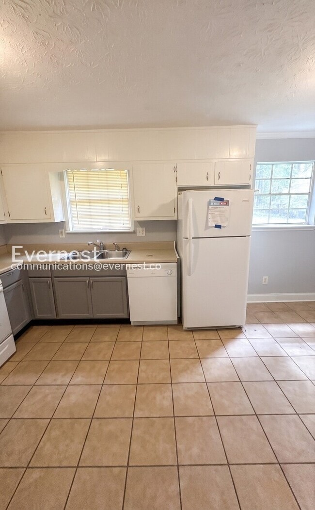 Photo - 4 Bed, 2.5 Bath Home with Carport / Available Now!