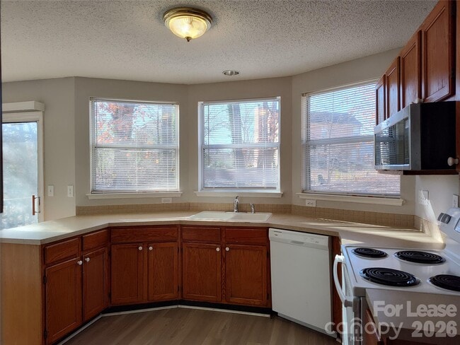 Photo - 10000 Dunfries Rd