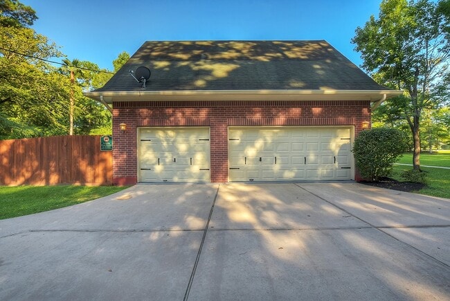 Photo - 10819 Lake Windcrest Blvd