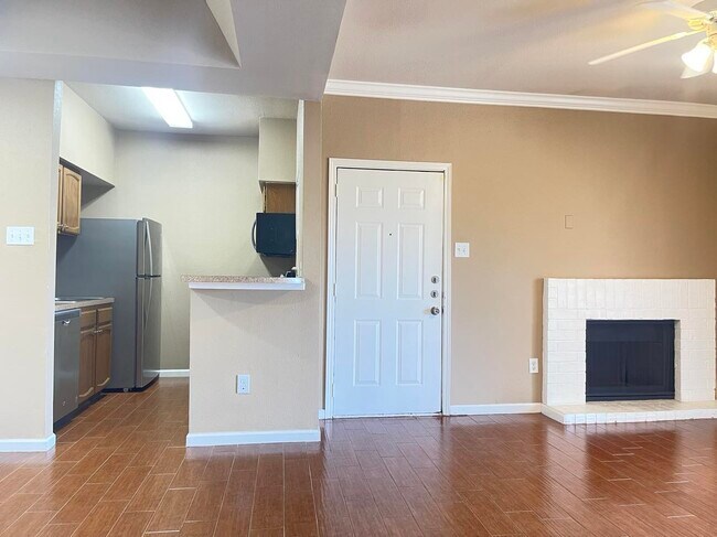 Photo - 4041 Drake St Unidad 121