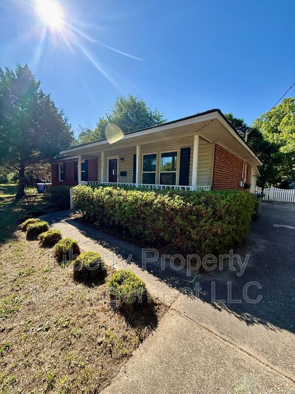 Photo - 475 Albemarle Dr